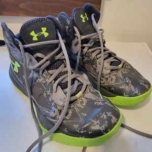 Under Armor Boys Shoes